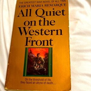 ALL QUIET ON THE WESTERN FRONT Erich Maria Remarque Vintage Paperback GUC